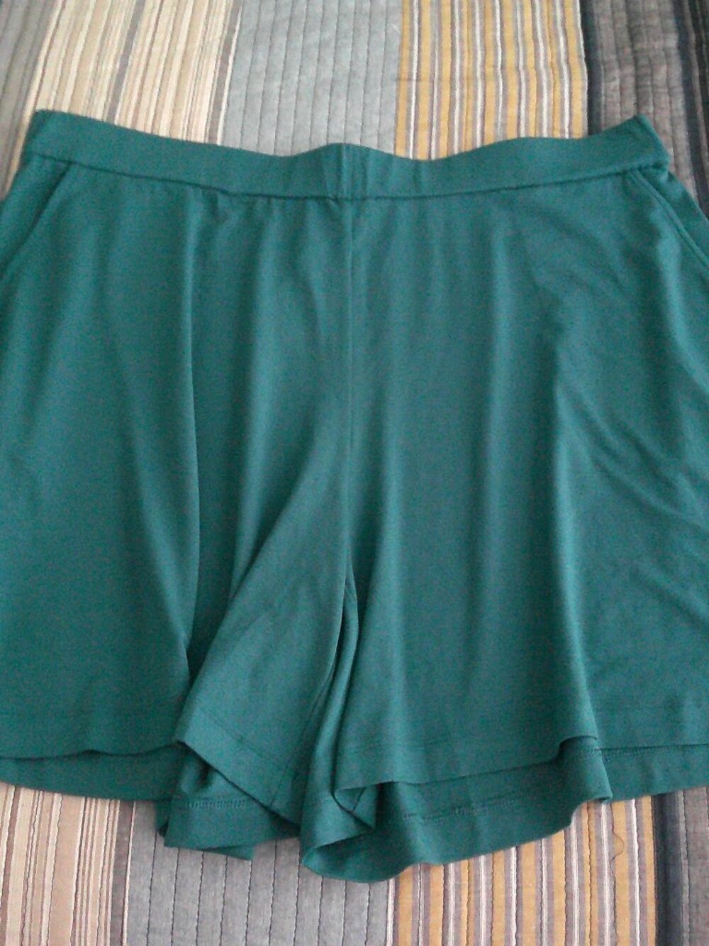 J. Jill wear ever collection Green Knit shorts  with pockets    Size Large NWT